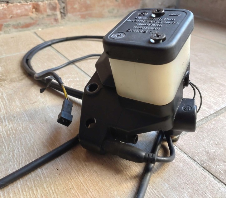 Hauptbremszylinder 13mm vorne gebraucht für BMW 2 Ventil Modelle