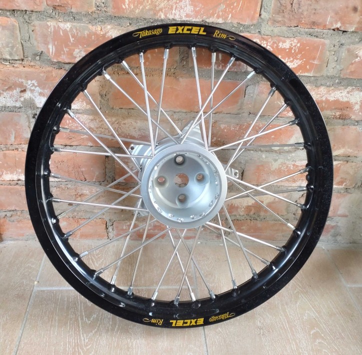 Hinterrad mit gefräßter Radnabe 18 Zoll Radnabe silber - Felgenring schwarz