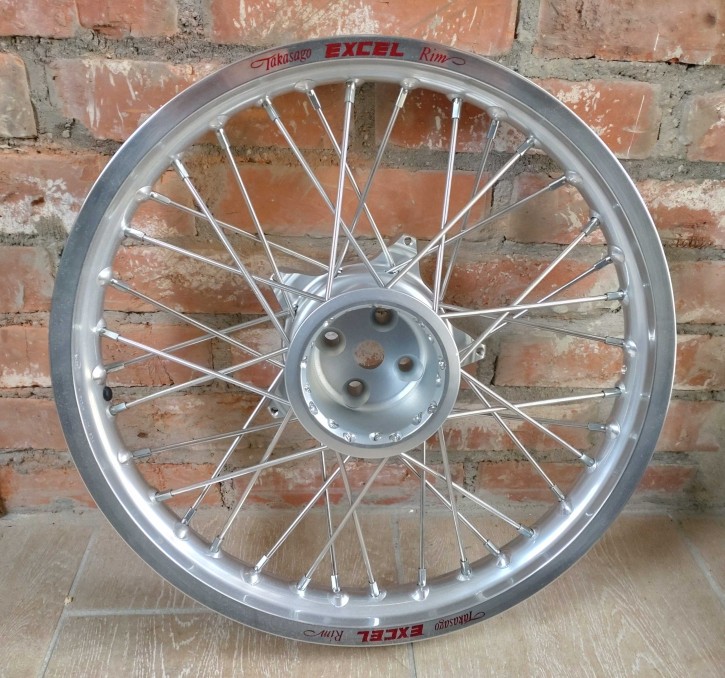 Hinterrad mit gefräßter Radnabe 18 Zoll Radnabe silber - Felgenring silber