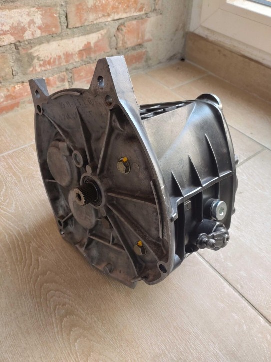 gebrauchtes BMW R2V Getriebe in schwarz, überholt und optimiert