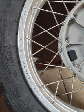 original Hinterrad 2,5 x 17 Zoll für BMW mit Reifen Metzeler 130/ 80- 17